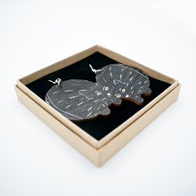 Lataa kuva Galleria-katseluun, PAIKU DESIGN | MUSTA KISSA-korvakorut