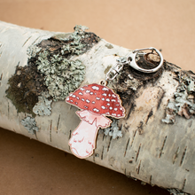 Lataa kuva Galleria-katseluun, LUONTO | KÄRPÄSSIENI-avaimenperä