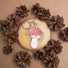 Lataa kuva Galleria-katseluun, LUONTO | KÄRPÄSSIENI-avaimenperä