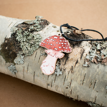 Lataa kuva Galleria-katseluun, LUONTO | KÄRPÄSSIENI-kaulakoru