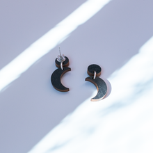 Lataa kuva Galleria-katseluun, KUU-roikkuvat korvakorut